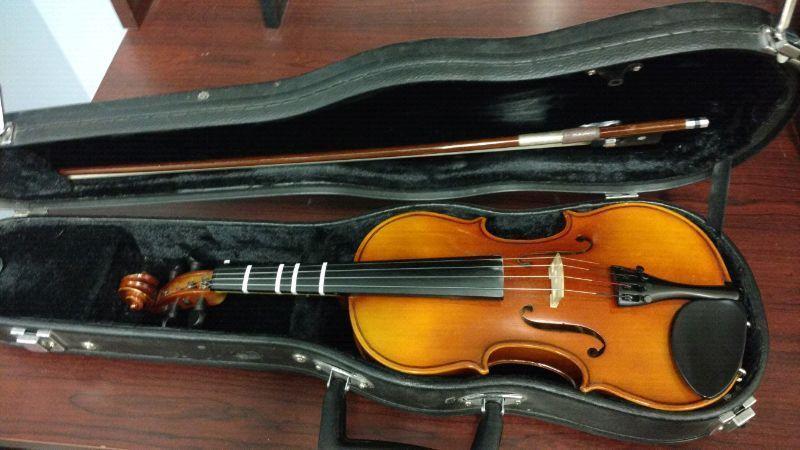 1/2 size violin, bow, case