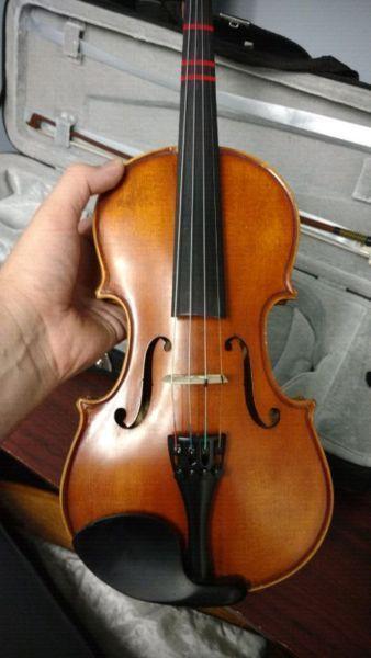 1/2 size violin. With case and bow. Very good condition