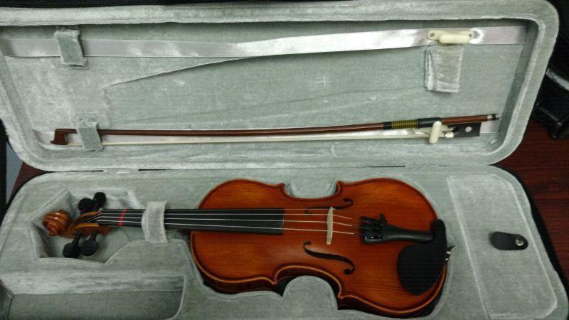 1/4 size violin, bow, case