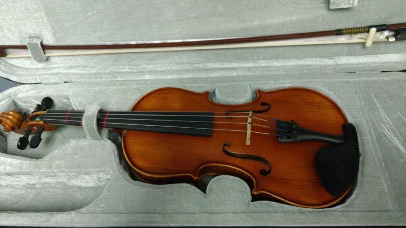 4/4 violin, bow, case. Excellent condition
