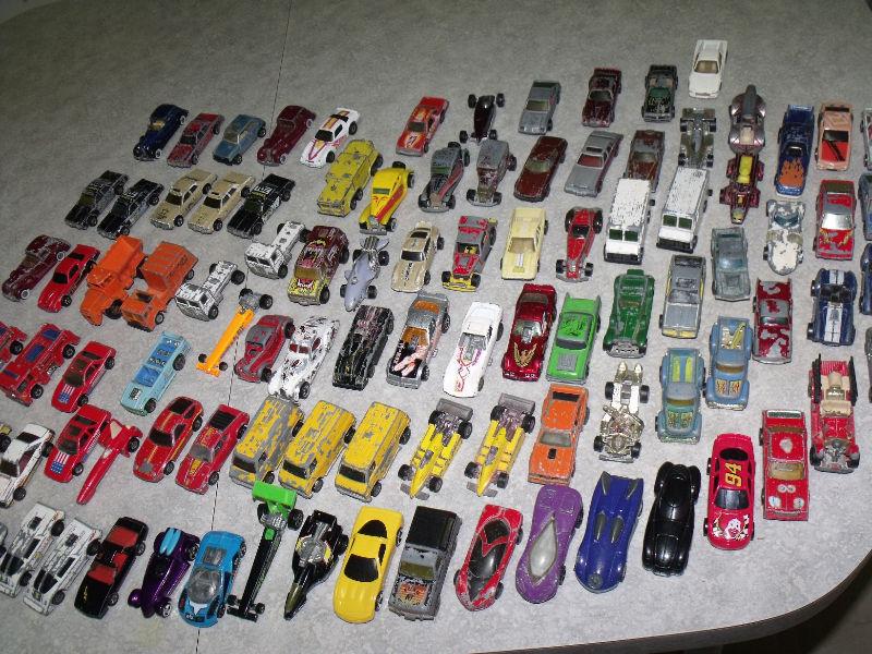400 toy cars ,Hot wheels,Matchbox,Majorette,Corgi,etc good cond