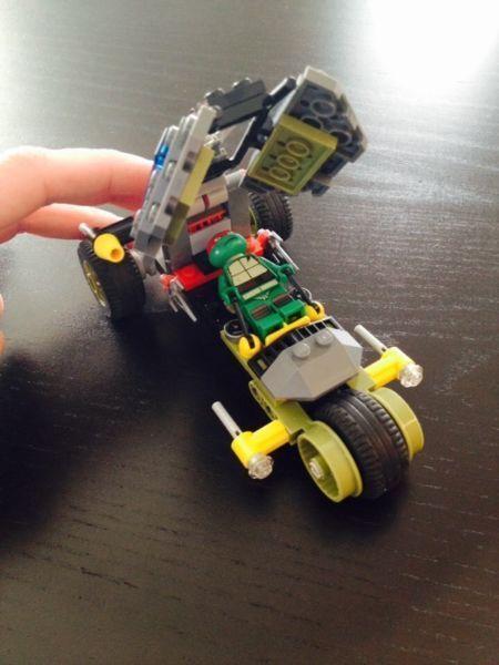 Lego Ninja Turtles Stealth Shell in Pursuit