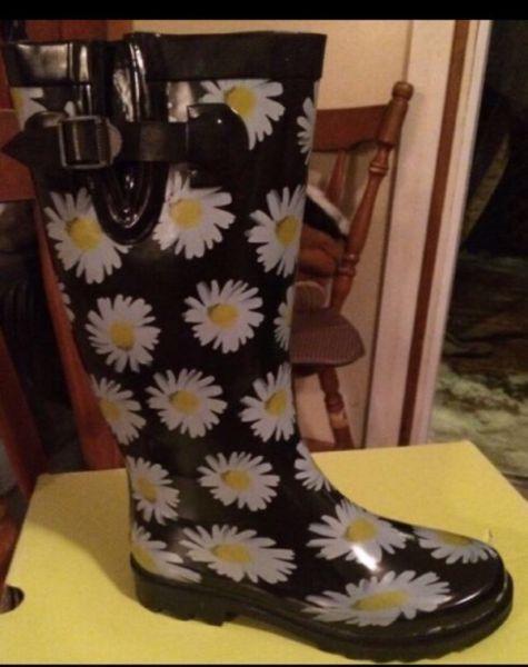 Nwt and in box cute rubber boots
