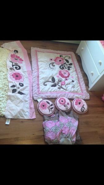 Baby girl crib set