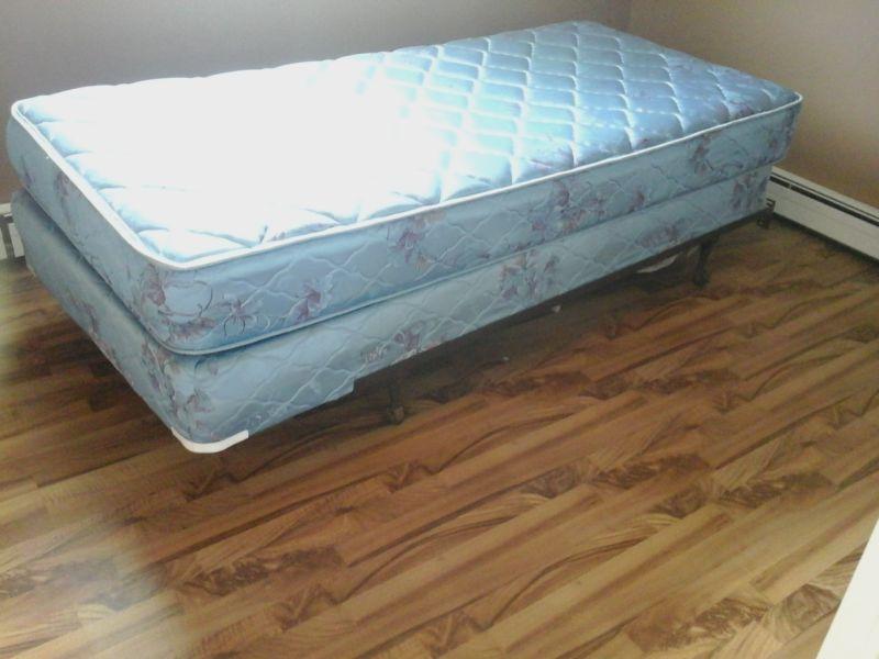 twin mattress , box and bed frame - extra long