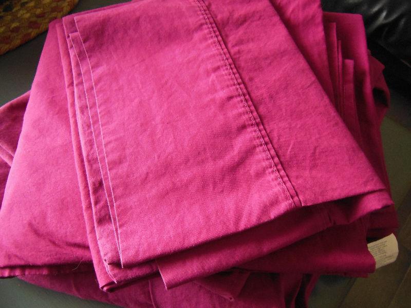 Bouclaire Twin Size Sheets (100% cotton) Fushia