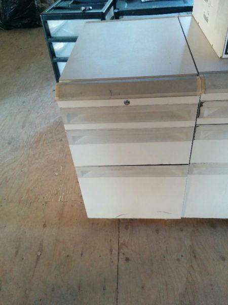 3 drawer cabinet on wheels