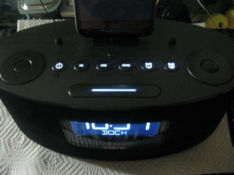 iHome iDL46 Dual Charging Stereo FM Clock Radio with Lightning
