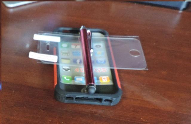 iphone 4s Case/ Screen protector