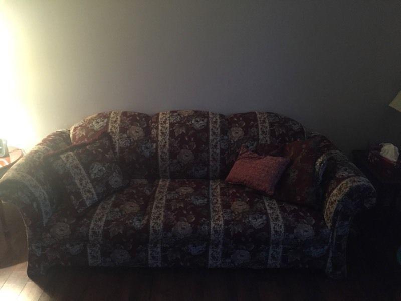 Free couch!! Need gone now!!!