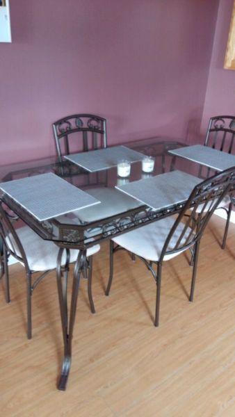Kitchen or dining table nd chairs