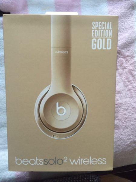 Gold Wireless Solo2 Beats - perfect condition