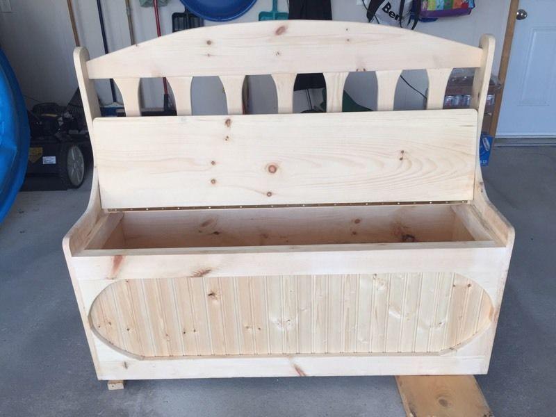 BEAUTIFUL HANDCRAFTED DEACON'S BENCH