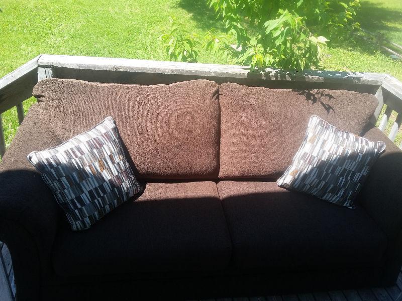 Brown sofa + 2 Cushions ( 3 months old )