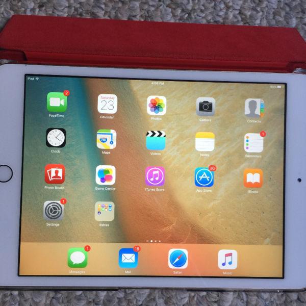 Gold iPad Mini 4 64GB + Herschel Case and Bluetooth Keyboard