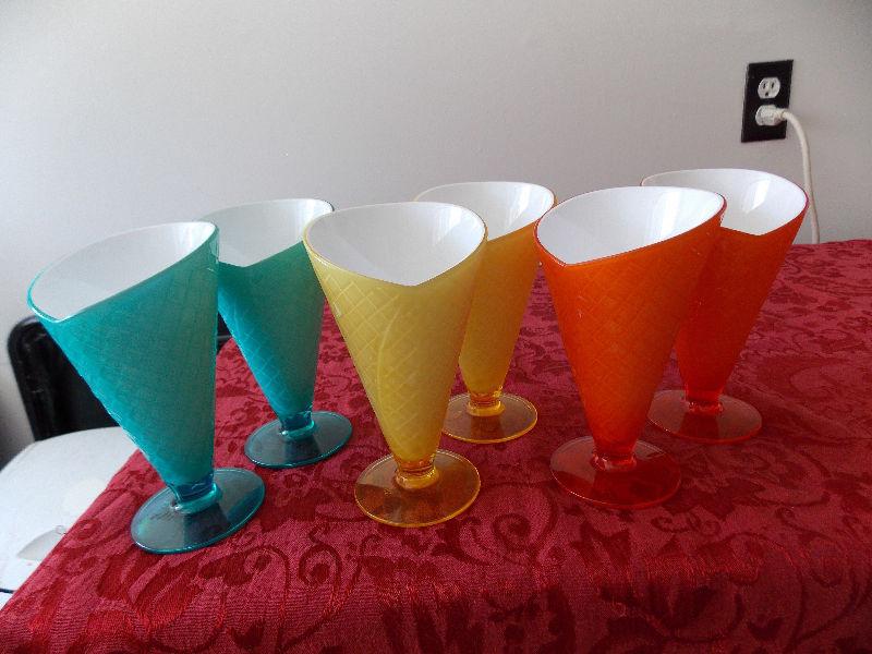 6 ice cream cups ( plastic)