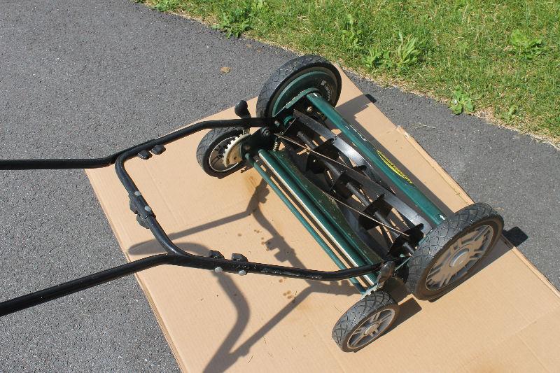 Yardworks Reel Lawn Mower, 18-inch