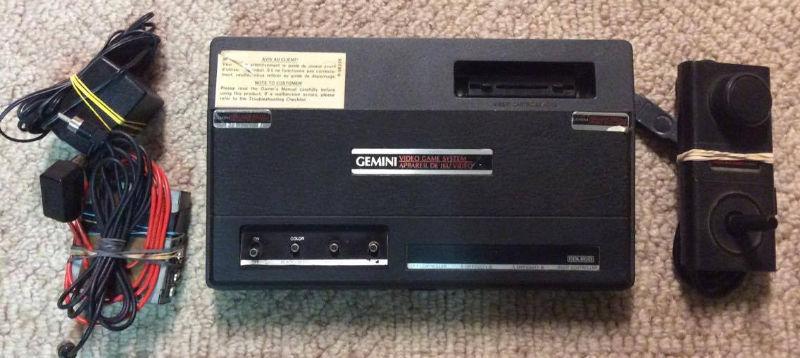 Atari Gemini With 1 Contoller and 13 Games!