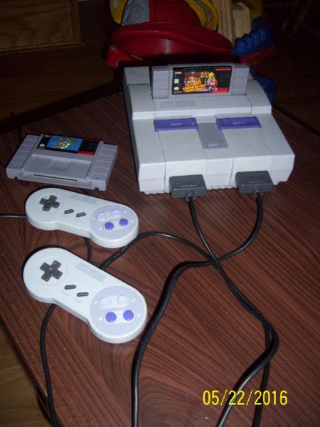 SUPER NINTENDO SYSTEM WITH 2 CONTROLLERS+CORDS