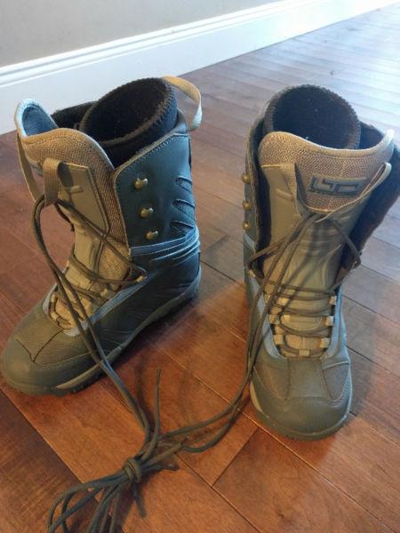 Ladies snowboard boots size 9