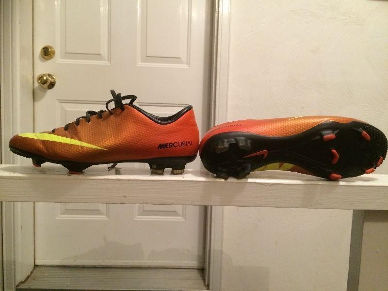 Cleats - Mens Size 9.5