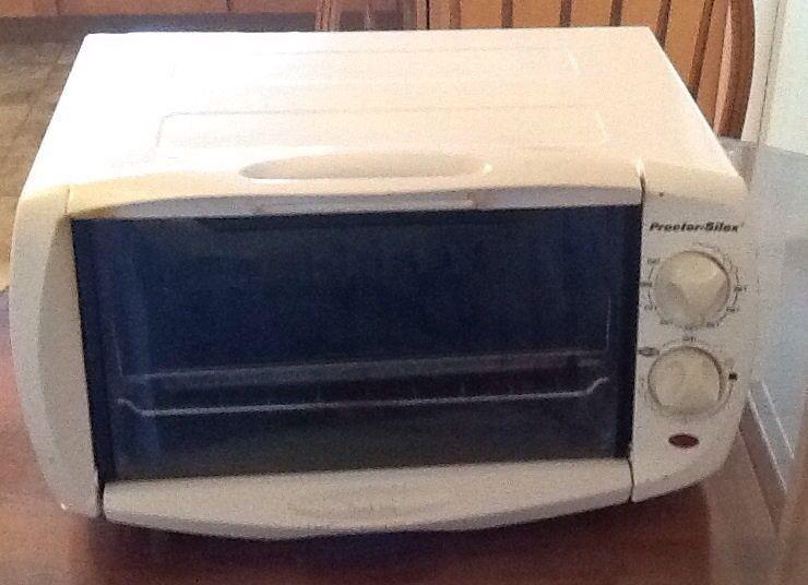 PROCTOR SILEX TOASTER OVEN WITH 2 piece pan clean, works well, $