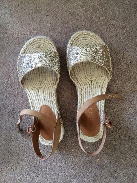 Aldo sandal great condition like new size 6 moving sale