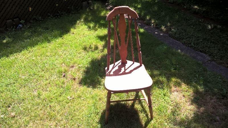have old table and 4 chair set for sale in good cond ,very solid