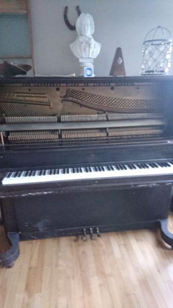 Must go, Free Piano, antique, play/craft