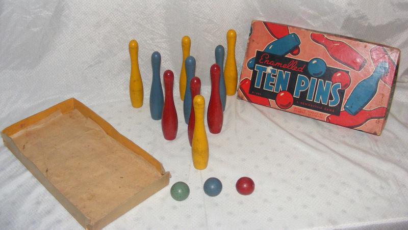 Vintage 1950's Children's Enamelled Wooden 10 Pin Bowling Set