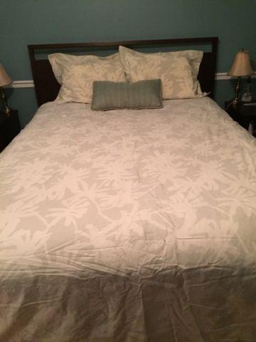 Comforter Set (Queen)