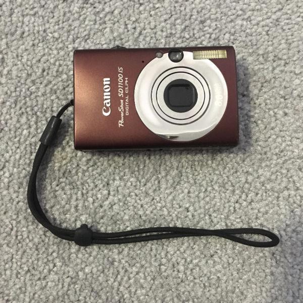 Canon PowerShot SD1100 w/ Many Accessories