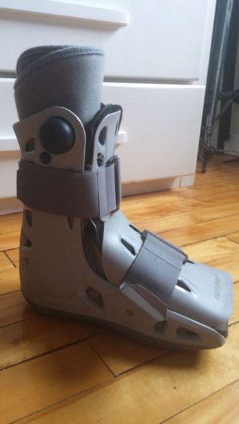 Walking cast for sale! Great condition