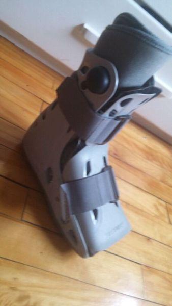 Walking cast for sale! Great condition