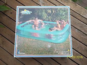 NEW IN BOX - Wet Set Family Size INFLATABLE POOL