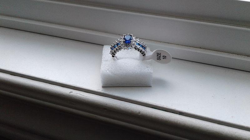 Ladies 10Kt White Gold Blue Sapphire Ring Size 10