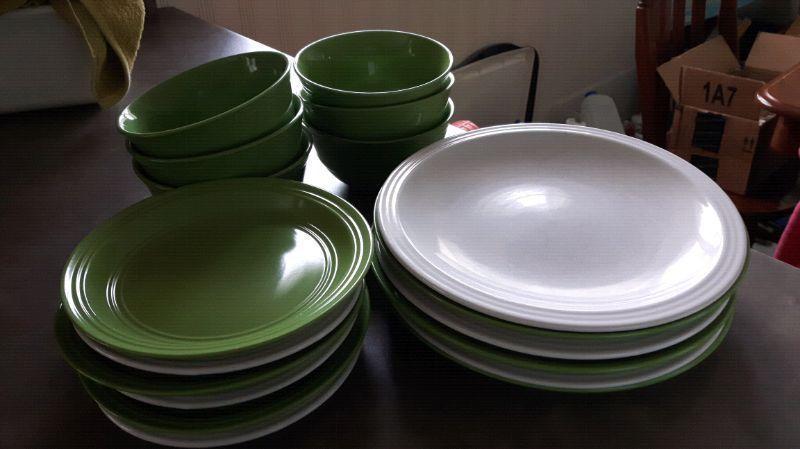 Green & White Dishes - Great Condition