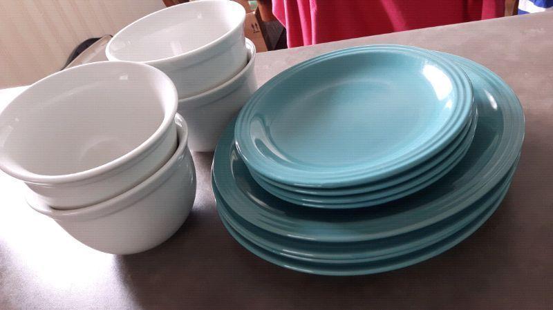 Set of dishes - 4 place setting - Great for students
