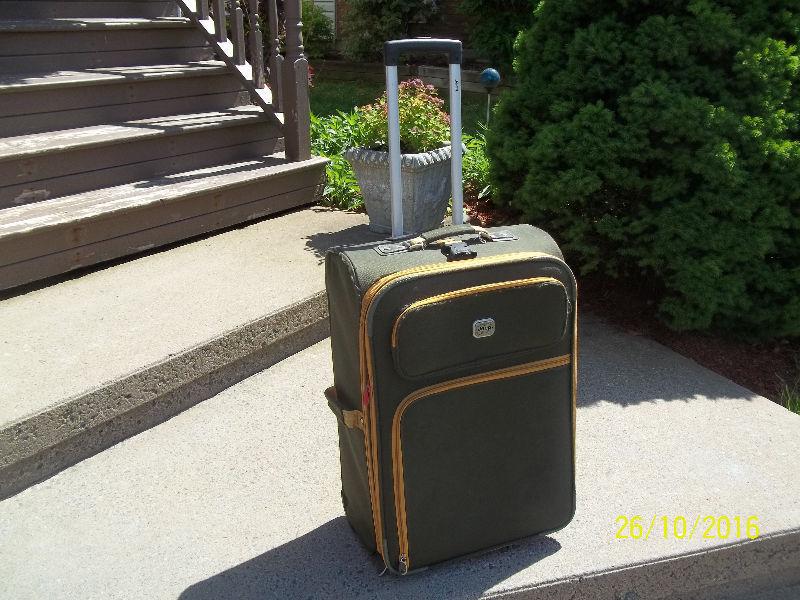 Medium Size Expandable Suitcase/Travel Bag (Jeep)