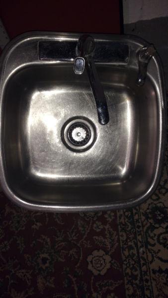Single stainless steel sink