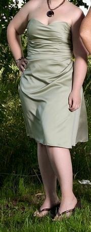 Green Dress with Sweetheart Neckline Size 14/16