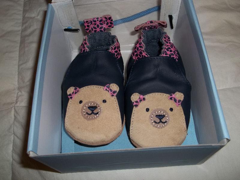 Little Girls Robeez Shoes For Sale Brand New
