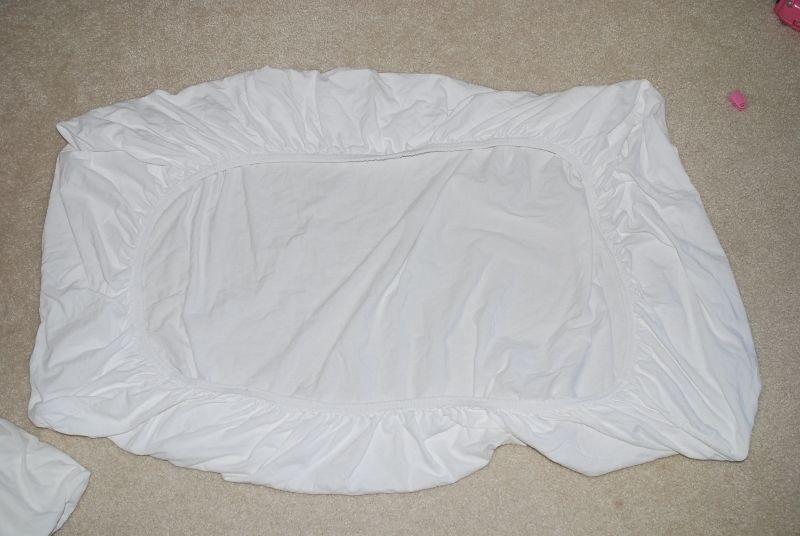 Crib fitted sheet, white