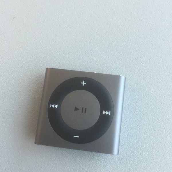 iPod Shuffle + earphones