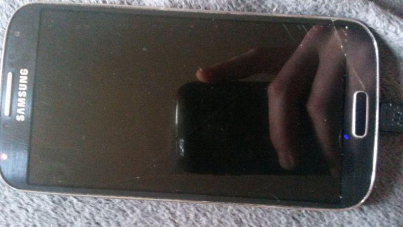 Samsung S4 for sale (Broken digatizer )