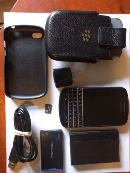 BlackBerry Q10 UNLOCKED with accessories