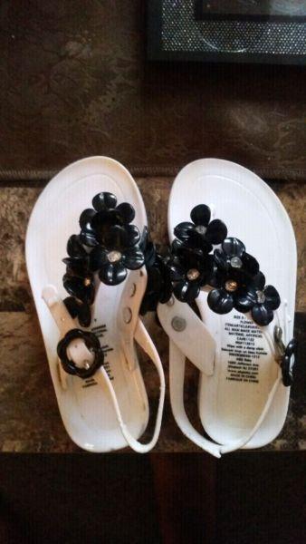 Girls Flower Sandals black and white