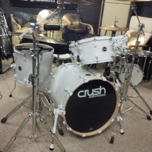 Crush Chameleon 5pce shell pack with white rims/lugs