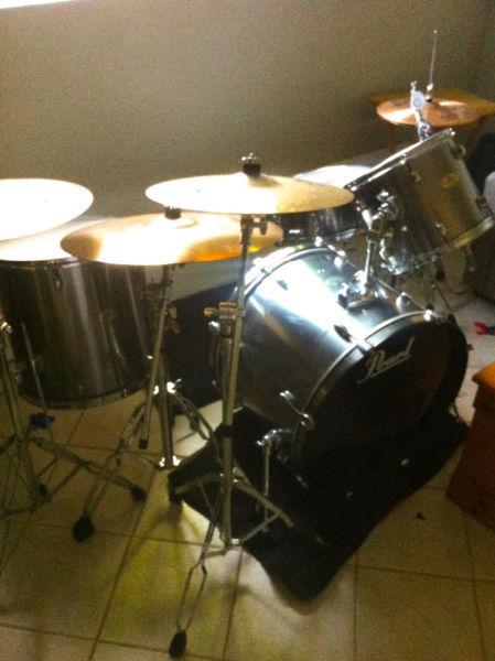 5 piece Pearl Forum drum kit