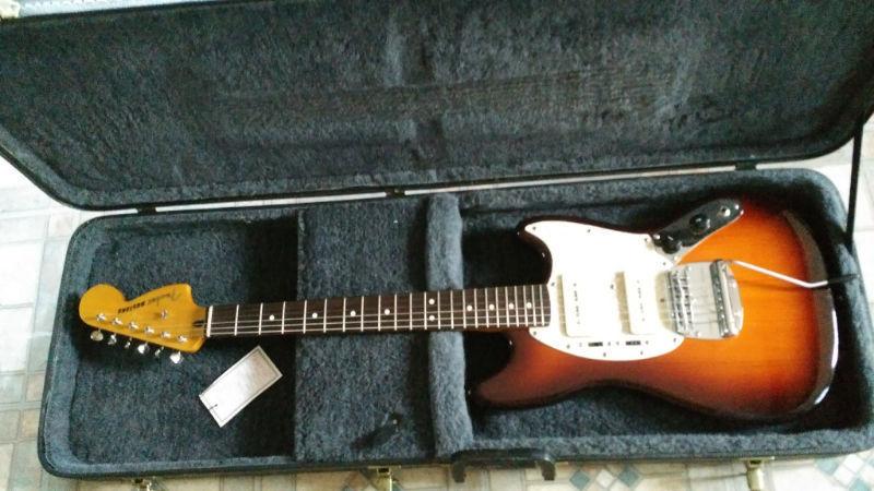 Fender Modern Player Mustang with Hard Shell Case